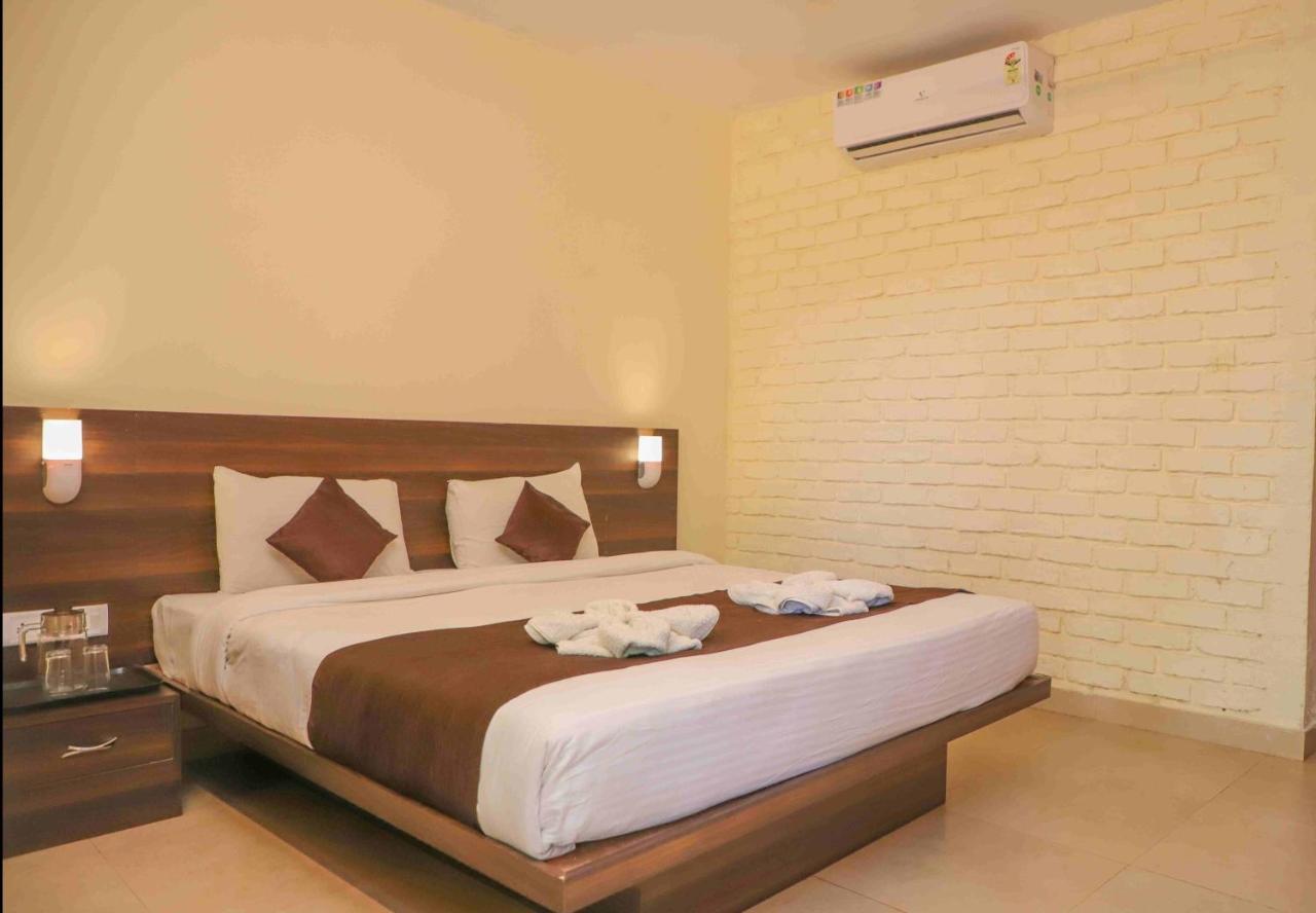 Hotel On The Rocks Mahābaleshwar Exterior foto