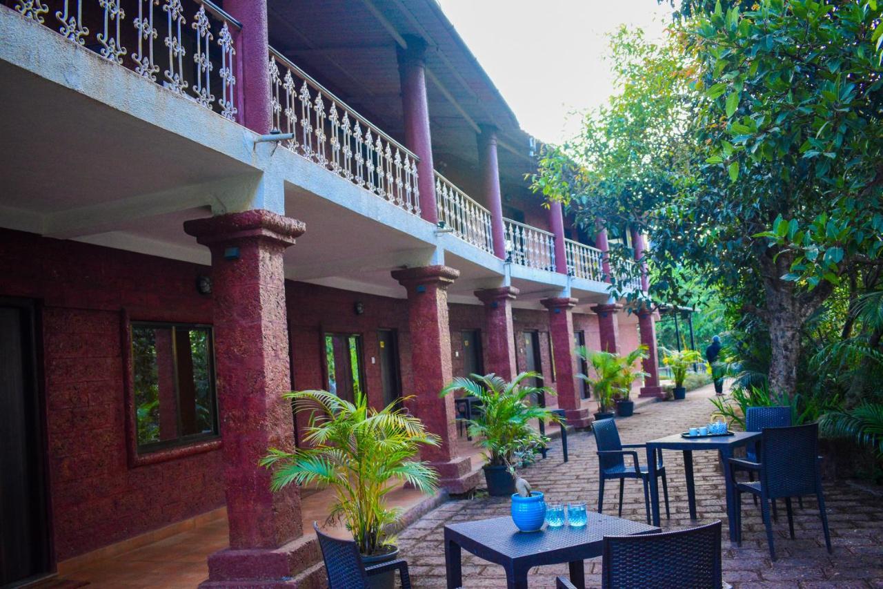 Hotel On The Rocks Mahābaleshwar Exterior foto