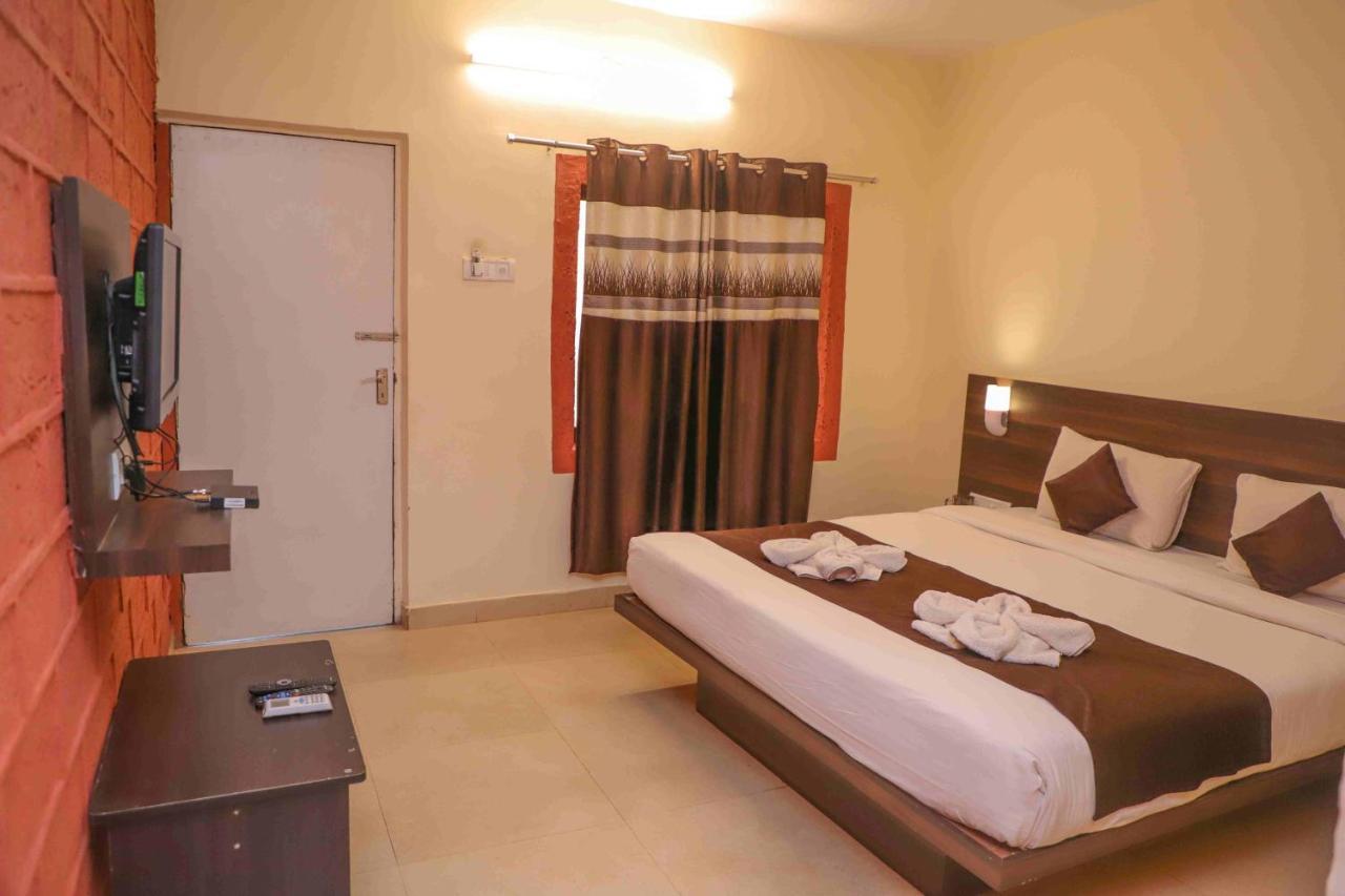 Hotel On The Rocks Mahābaleshwar Exterior foto