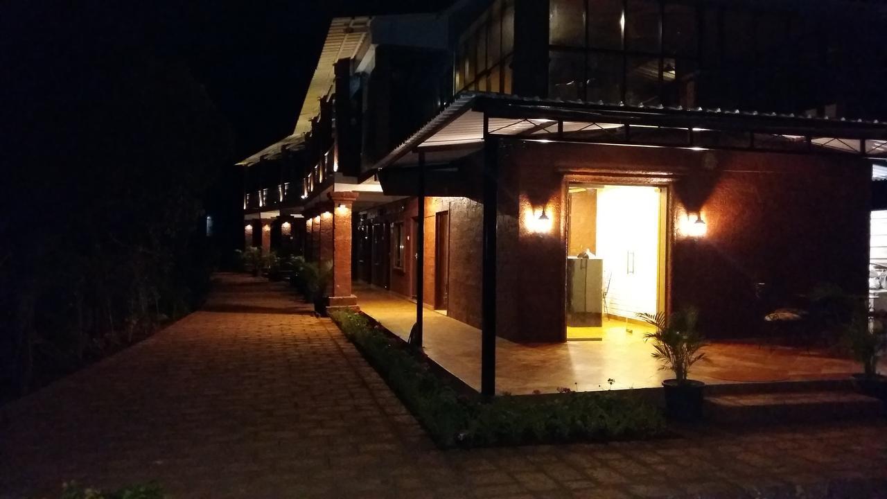 Hotel On The Rocks Mahābaleshwar Exterior foto